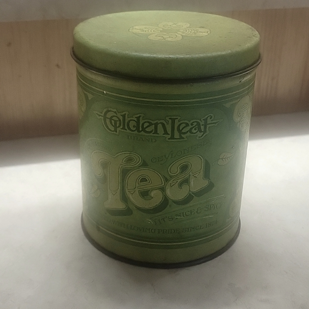 Ballonoff Green Golden Leaf Canister Tea 1977 . Rustic, vintage item